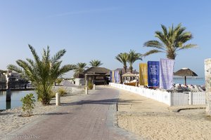 Promenade am Strand des Rotana Resorts