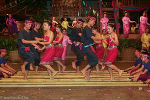 Rose Garden - Bamboo Tanz aus dem Nordosten Thailands