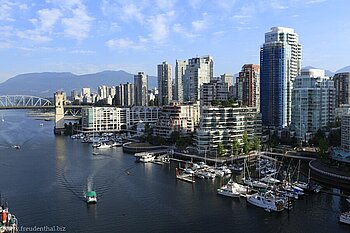 Blick auf Downtown von der Granville Street Bridge