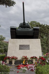 sowjetisches Befreiungsdenkmal mit dem legendären Panzer T-34 in Balti