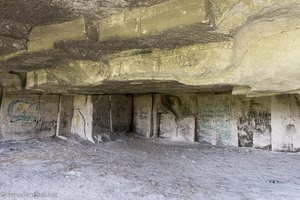 In der großen Einsiedlerhöhle nahe Trebujeni sind die Wände verkritzelt.
