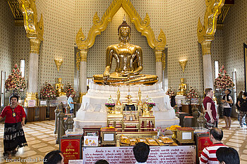der Goldene Buddha im Phra Maha Mondop vom Wat Traimit