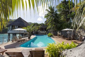 Pool vom Sunset Beach Hotel auf Mahé