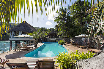 Pool vom Sunset Beach Hotel auf Mahé