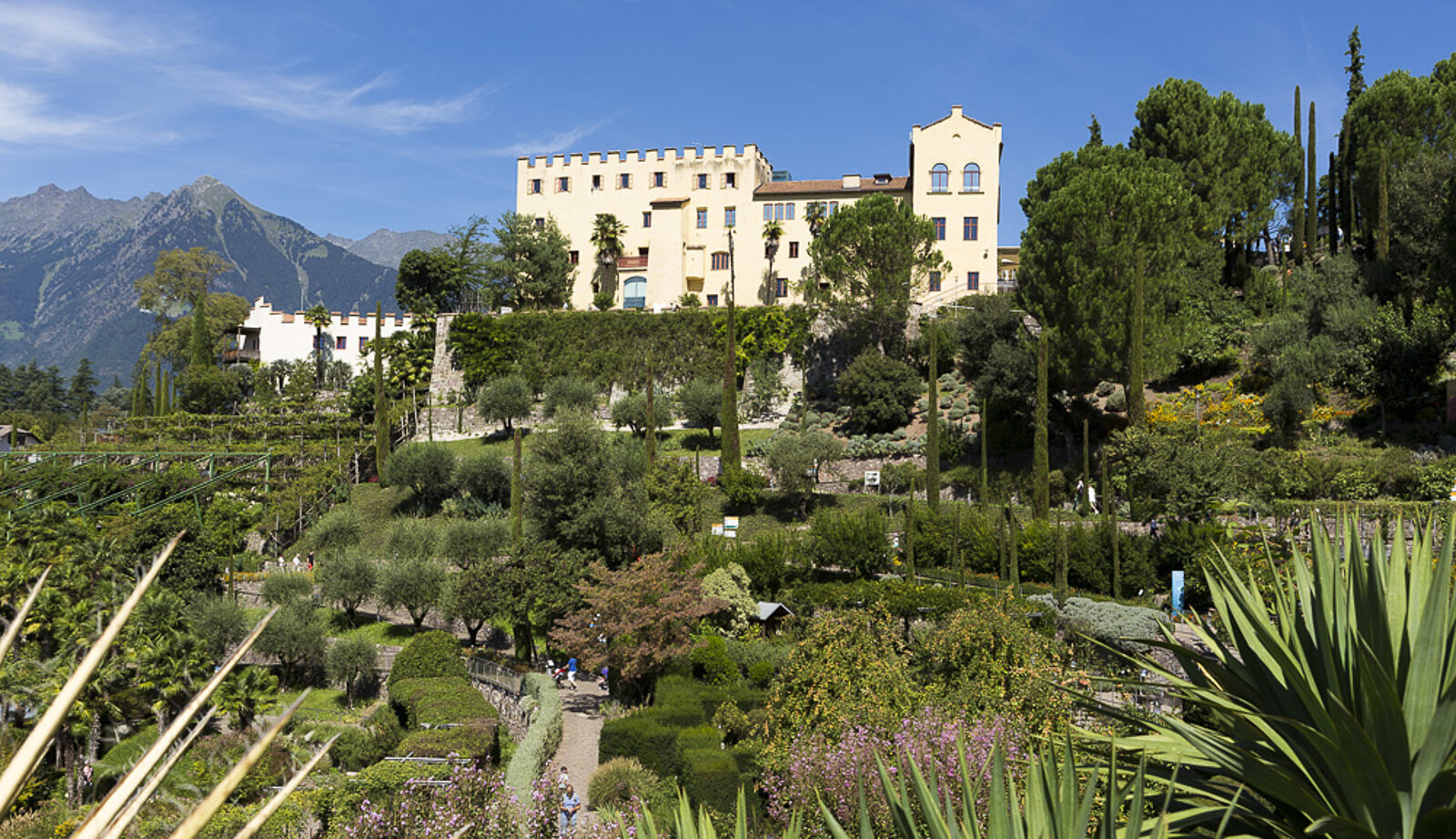 Gärten vor dem Schloss Trauttmansdorff bei Meran in Südtirol