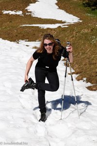 Steffi, nachdem sie im Schnee eingesunken ist.