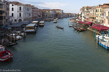 Aussicht auf den Canal Grande von der Rialtobrücke