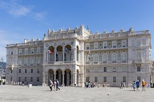 An der Piazza Unità d'Italia in Triest