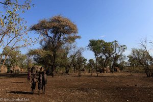 Mursi-Dorf im Mago Nationalpark in Äthiopien