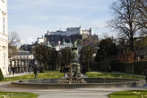 Blick durch den Mirabellgarten zur Festung Hohensalzburg