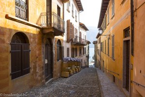 Gassen hinunter zum See - Cannobio