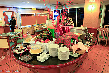 Frühstücksbüfett im Sandakan Hotel