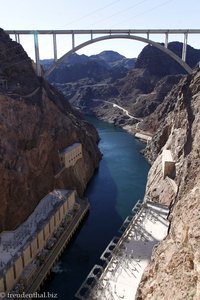 Blick vom Hoover Dam auf den Colorado River