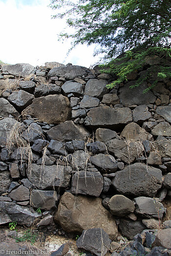 Staumauer bei São Miguel auf Santiago, Kapverden