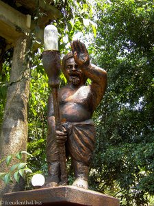 Statue bei Pinnawela
