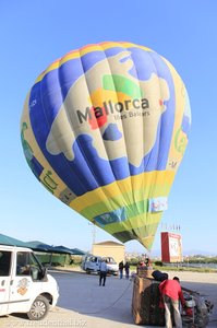 Heißluftballon beim Start