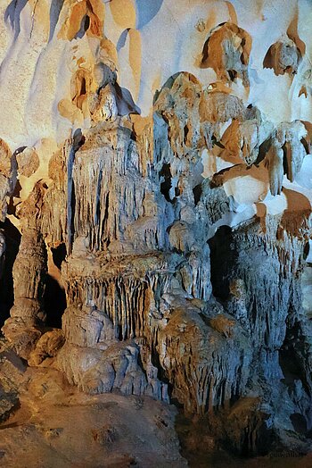 Tortentropfstein in der Überraschungshöhle