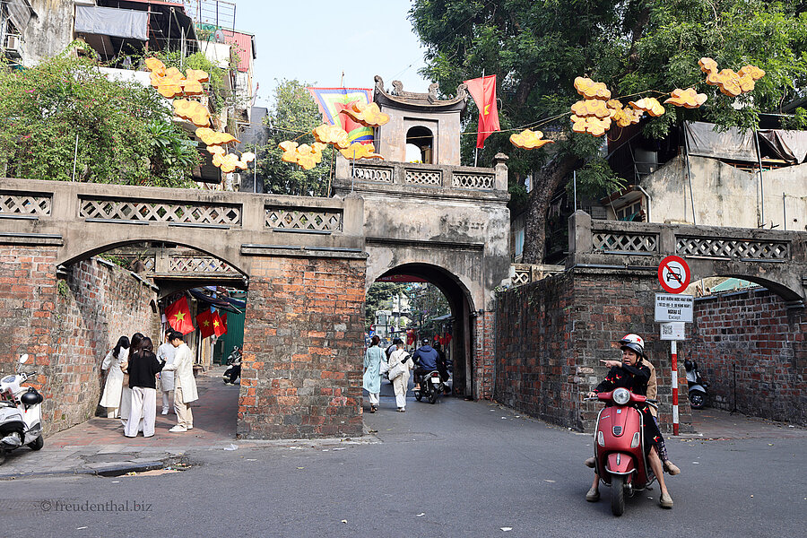 Chuong-Stadttor in Hanoi