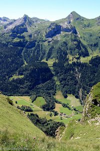 Blick vom Klingenstock in die Tiefe nach Rosslaui