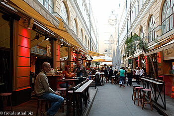 Straßencafés und Restaurants in Helsinki