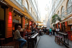 Straßencafés und Restaurants in Helsinki