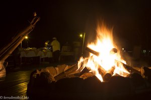 großes Lagerfeuer in der Sabie River Bush Lodge bei Hazyview