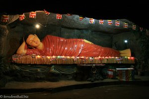 um die Zeit schläft selbst Buddha noch