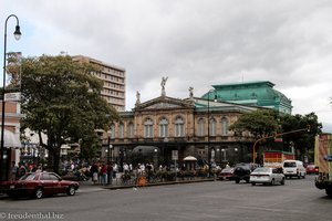 Blick über die Avenida 2 zum Nationaltheater von San Jose