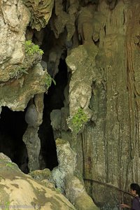 Eingang zur Coral Cave am Chiew-Lan-See