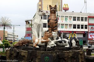 eines der Katzendenkmäler in Kuching