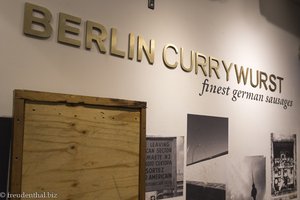 Currywurst und deutsches Bier im Chelsea Market