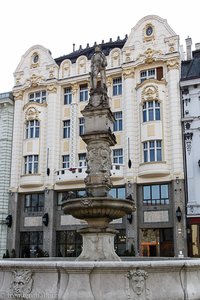 Maximilians-Brunnen vorm Roland-Palais