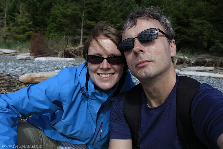 Anne und Lars am Strand von Quadra Island
