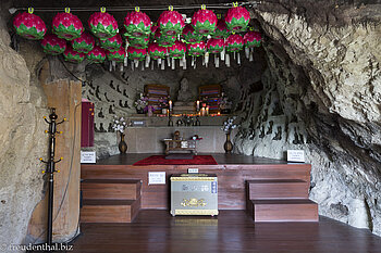 Tempel in einer Tafoni-Höhle bei Golgulsa