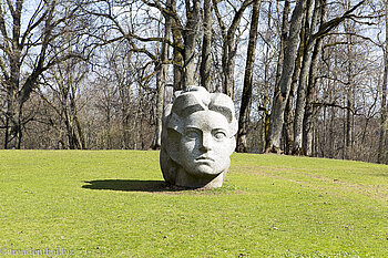 Noch eine Skulptur im Liedergarten von Turaida.