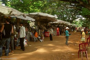 Souvenir- und Getränkestände bei Angkor Wat