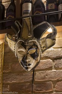 Venezianische Maske in der Bar Oasi.