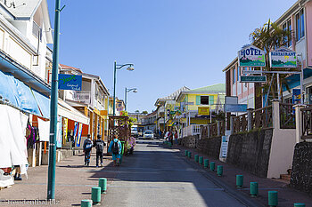Durch die Rue de Père-Boiteau von Cilaos
