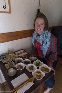 Anne beim koreanischen Frühstück im Siwoowadang Hanok