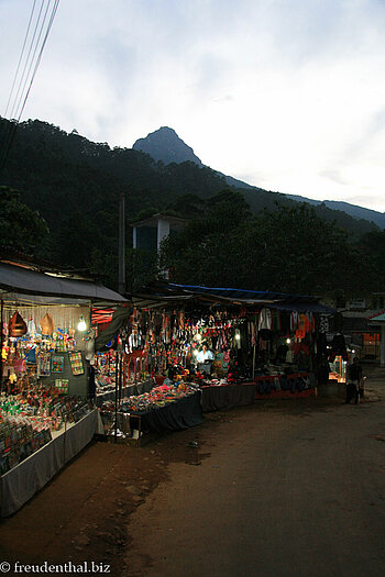Abenddämmerung am Adams Peak (Sri Pada)