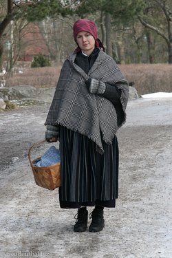 junge Schwedin in historischer Kleidung