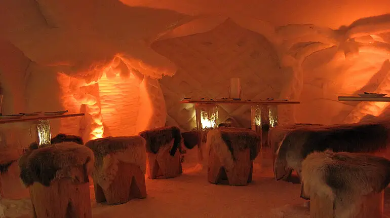 Gemütliches Restaurant der Iglu Lodge