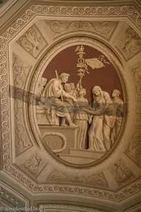 stellenweise müssen auch im Vatikan die Deckenbilder geflickt werden