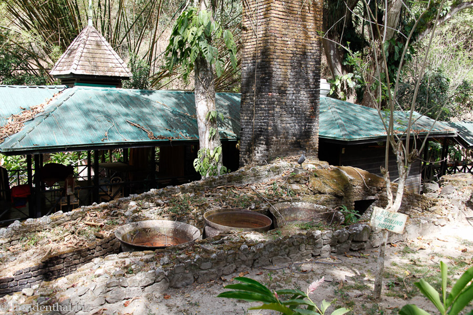 Reste der ehemaligen Zuckermühle Arnos Vale auf Tobago 