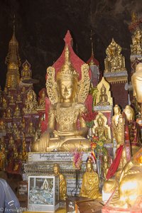 goldene Buddha-Statuen in den Pindaya-Höhlen