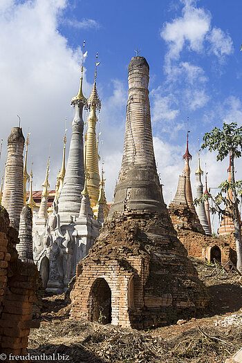 im Pagodenfeld von Indein nahe dem Inle-See