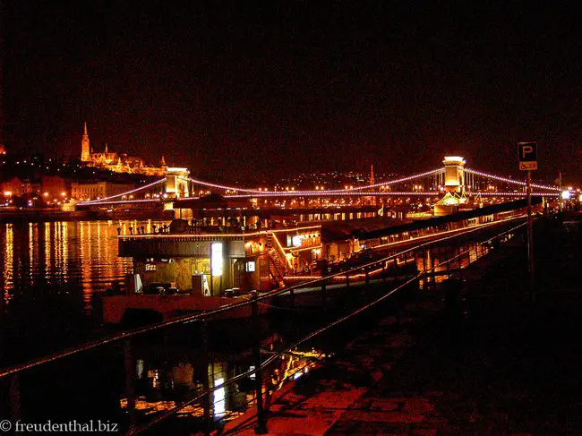 Reisebericht Budapest: Kettenbrücke bei Nacht