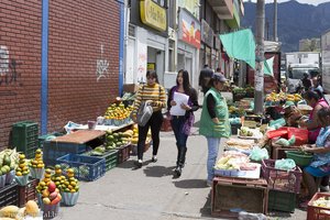 die Marktstände der ärmeren Bauern außerhalb des Mercado de Paloquemao