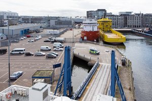 hier wird schon wieder geladen - auf der MV Hrossey