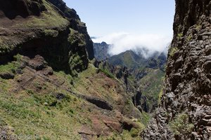 zerklüftete Felslandschaft unterhalb des Pico do Arieiro